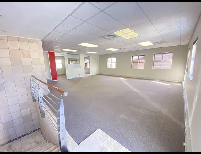 136M² OFFICE TO LET IN STEENBERG